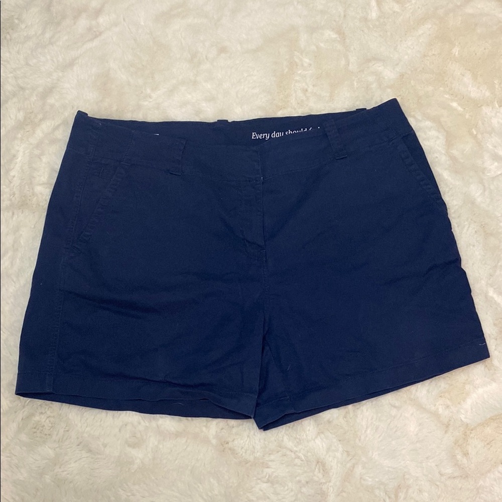 Vineyard Vines Navy Shorts size 14